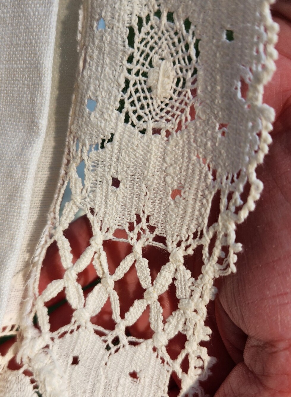 BROWN ROSE CROSSTITCH TABLECLOTH WITH CLUNY LACE - Picture 3 of 15